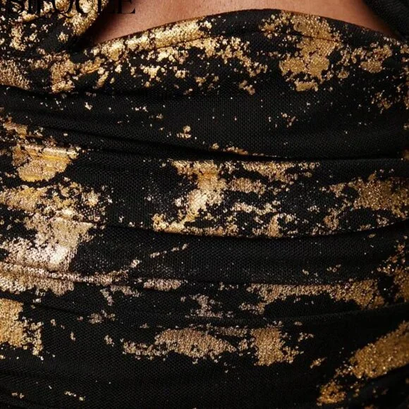 Golden Glam: Women's Black and Gold Pleated Tube Top – Sexy and Elegant - Picture 5 of 7